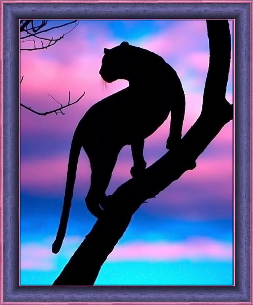 Пантера на дереве