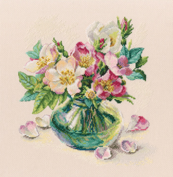 Нежные цветы шиповника RTO M721, цена 1 437 руб. - интернет-магазин Мадам Брошкина