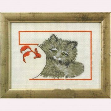 Котенок с рыбкой Permin 92-0143, цена 1 019 руб. - интернет-магазин Мадам Брошкина