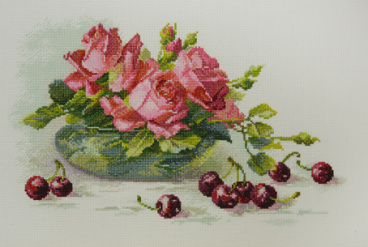 Розы и черешня Марья Искусница 04.005.16, цена €18 - интернет-магазин Мадам Брошкина